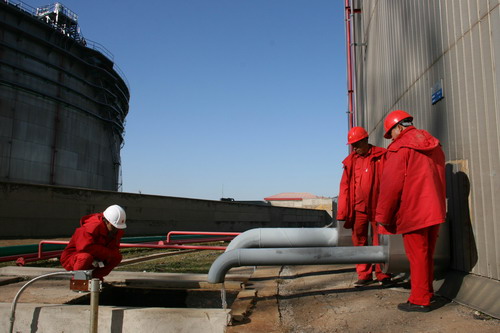 管道公司鐵嶺輸油站展開電伴熱系統(tǒng)設(shè)備維護(hù)檢查(圖1)