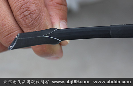 剝?nèi)濋_的太陽(yáng)能電熱帶外護(hù)套層